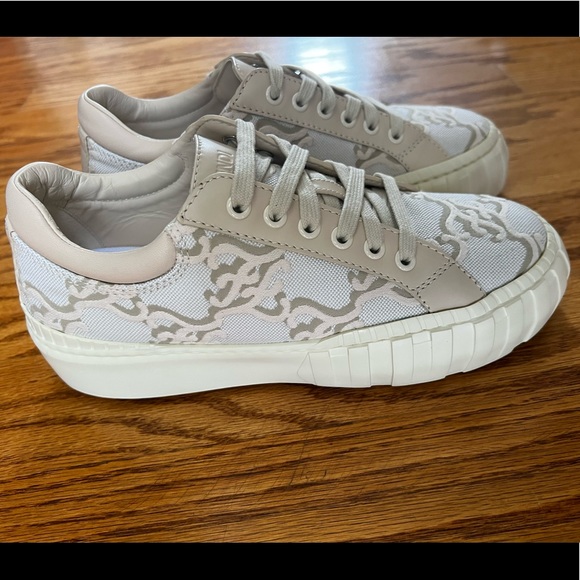 Fendi Camelia FF Karligraphy low-top sneakers in 38.5 - Picture 5 of 12
